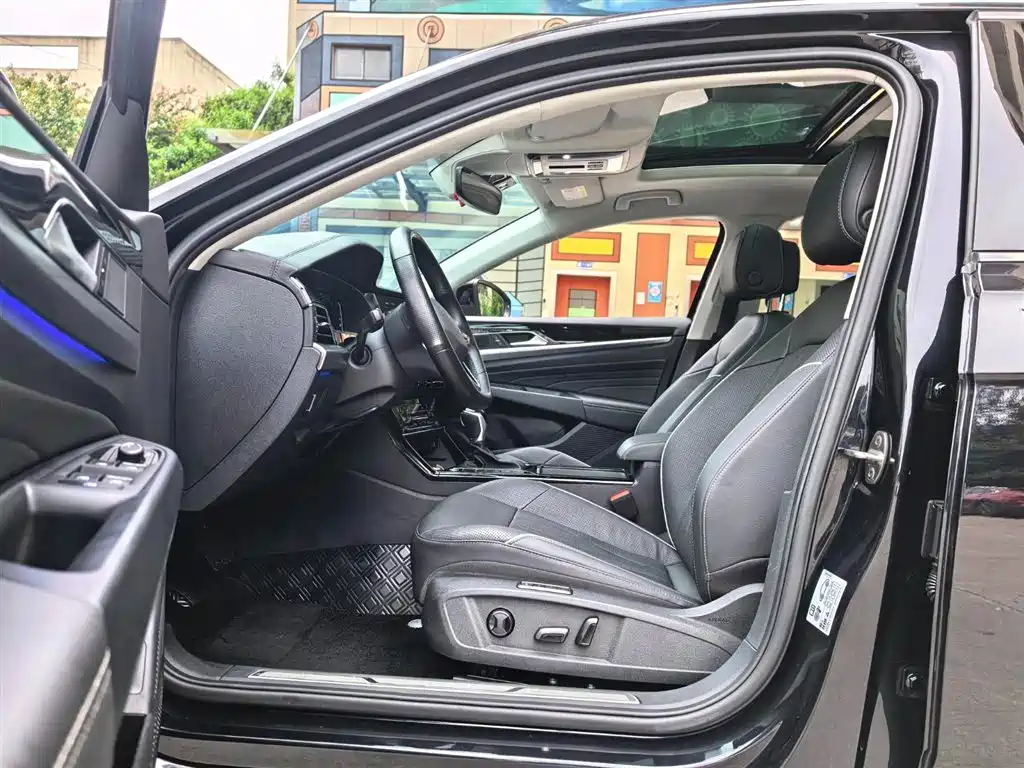 Passat 330 TSI Starry Sky Luxury