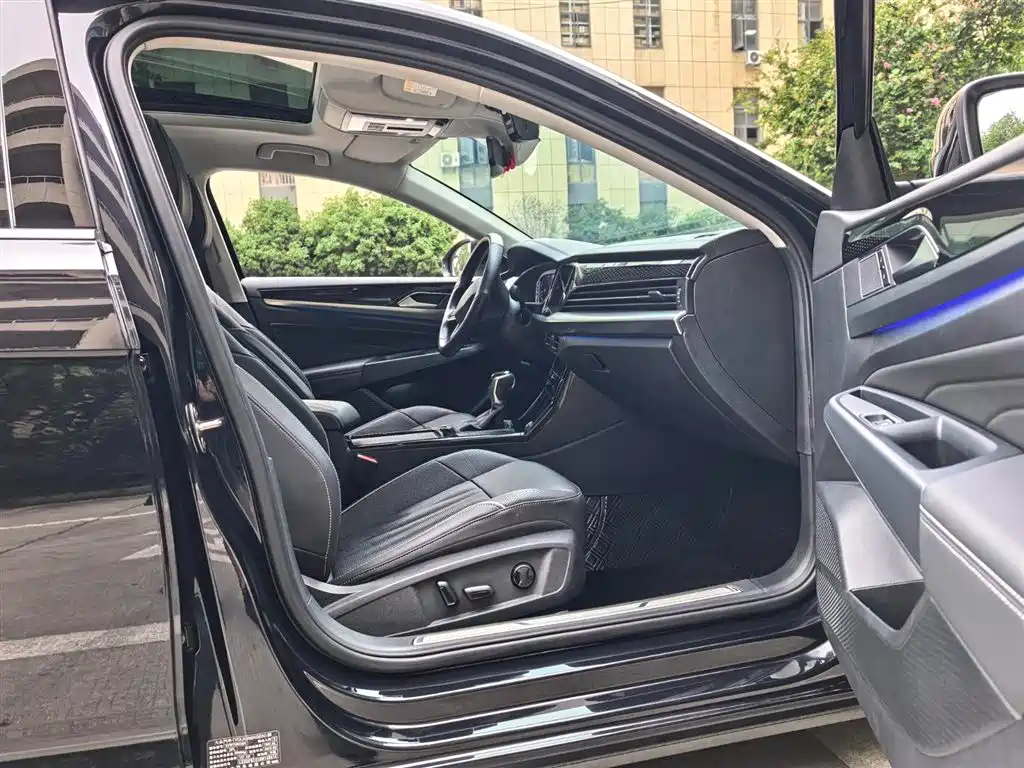 Passat 330 TSI Starry Sky Luxury