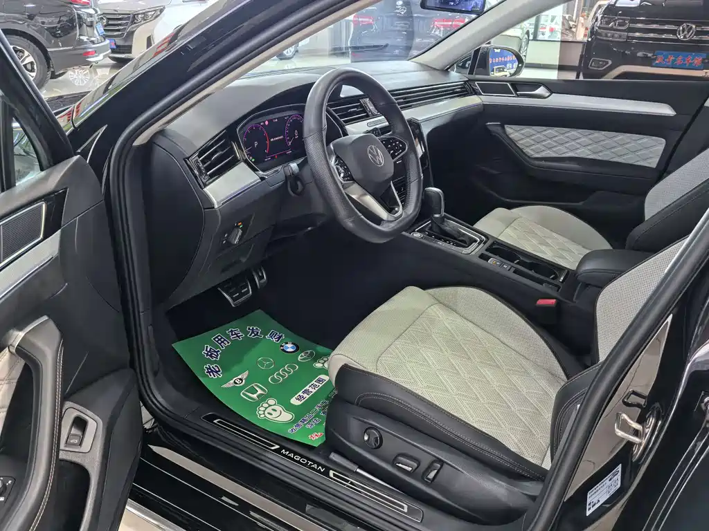 Magotan 200 10 K Commemorative 330 TSI DSG Luxury