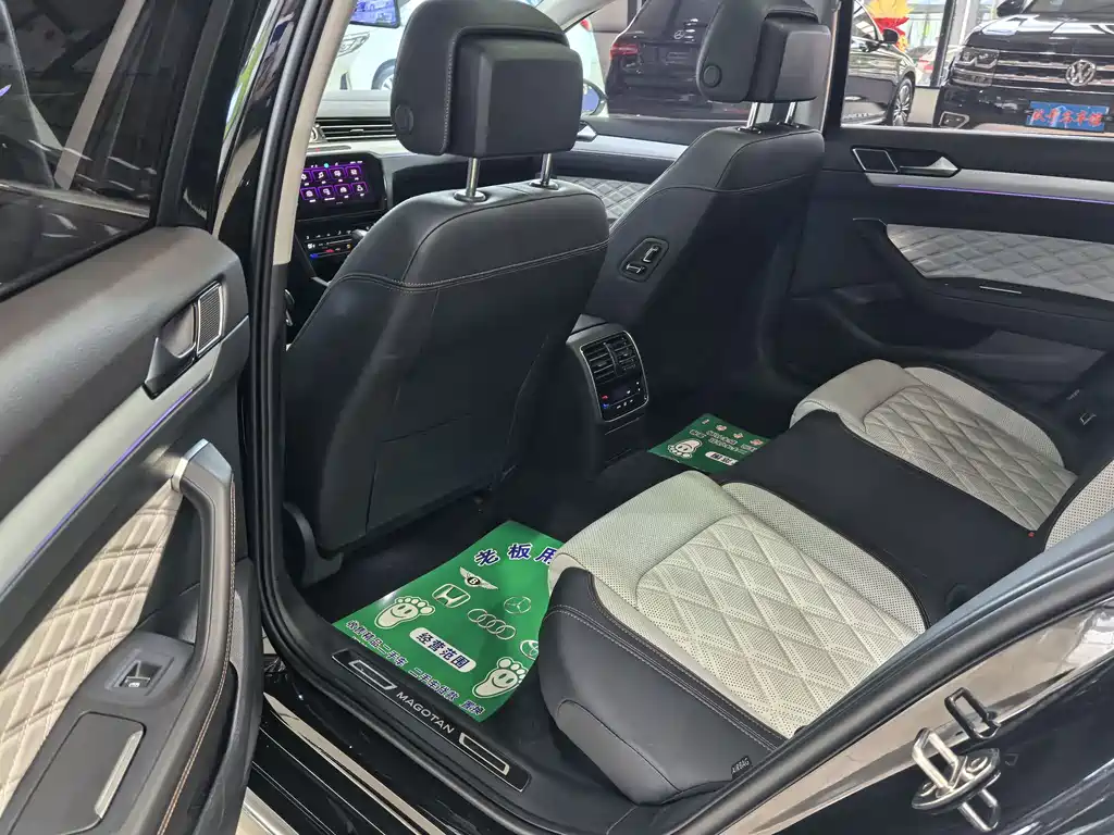 Magotan 200 10 K Commemorative 330 TSI DSG Luxury