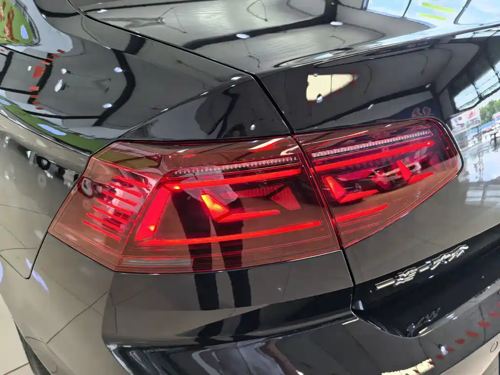 Magotan 200 10 K Commemorative 330 TSI DSG Luxury