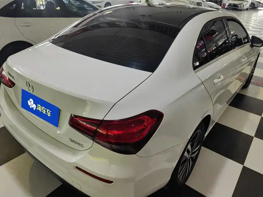 Mercedes-Benz A-Class Facelift II A 180 L Sport Sedan
