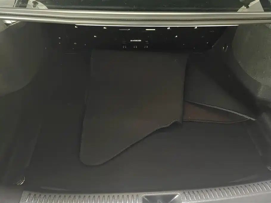 Mercedes-Benz A-Class Facelift II A 180 L Sport Sedan