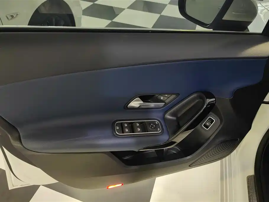 Mercedes-Benz A-Class Facelift II A 180 L Sport Sedan