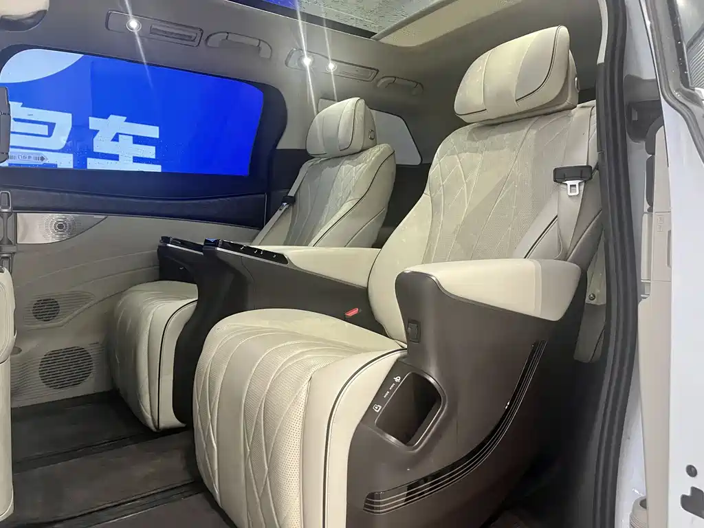 Denza D9 DM-i 1050 Premium