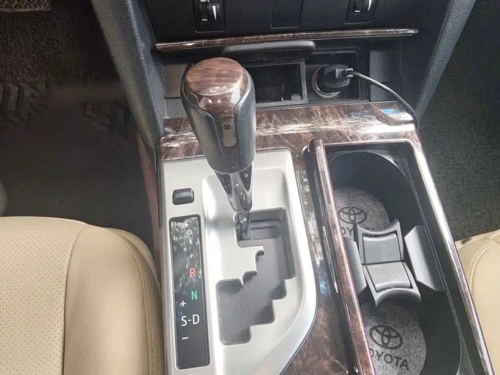 Camry 2.0 G Leading