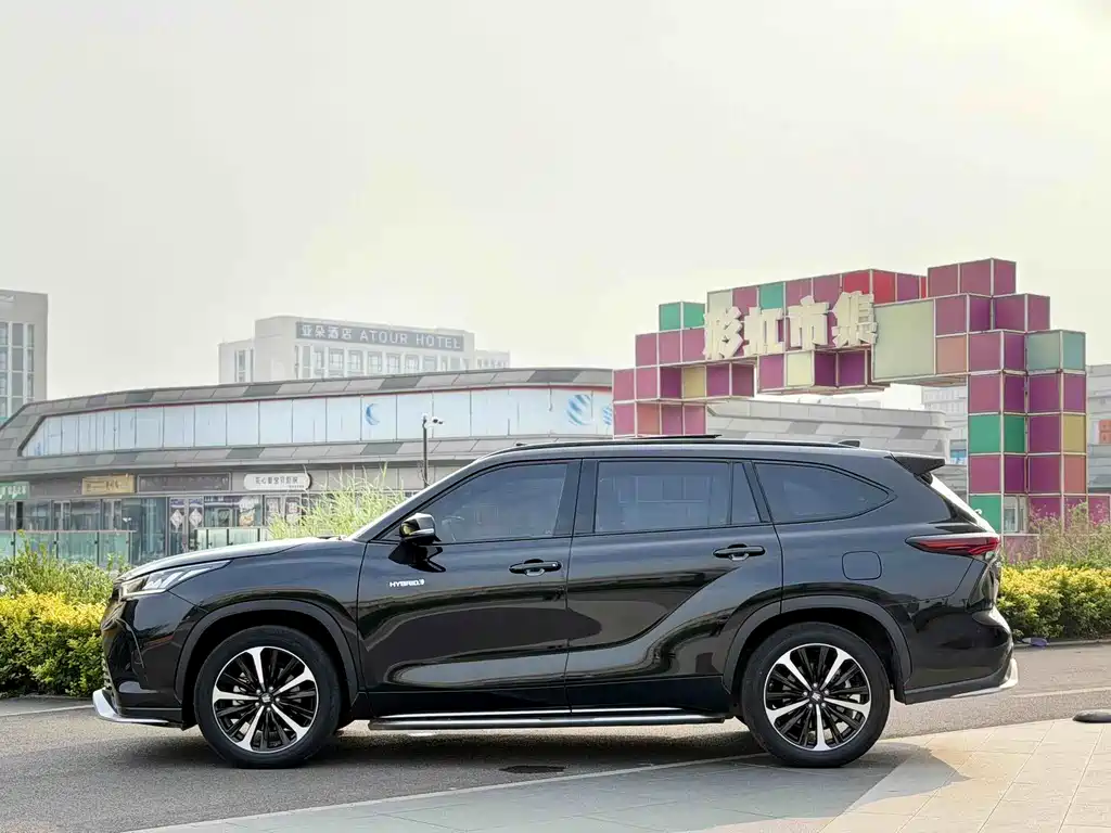 Crown Kluger 2.5 L HEV 4 WD Luxury