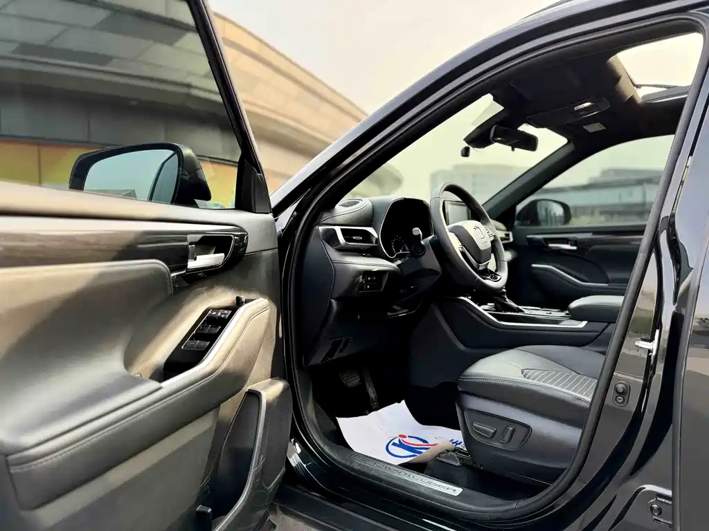 Crown Kluger 2.5 L HEV 4 WD Luxury