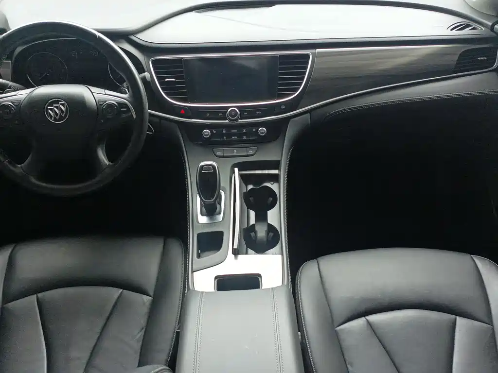 LaCrosse 652 T Luxury