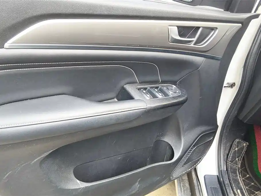 Haval M6 PLUS 1.5 T DCT Luxury Connected