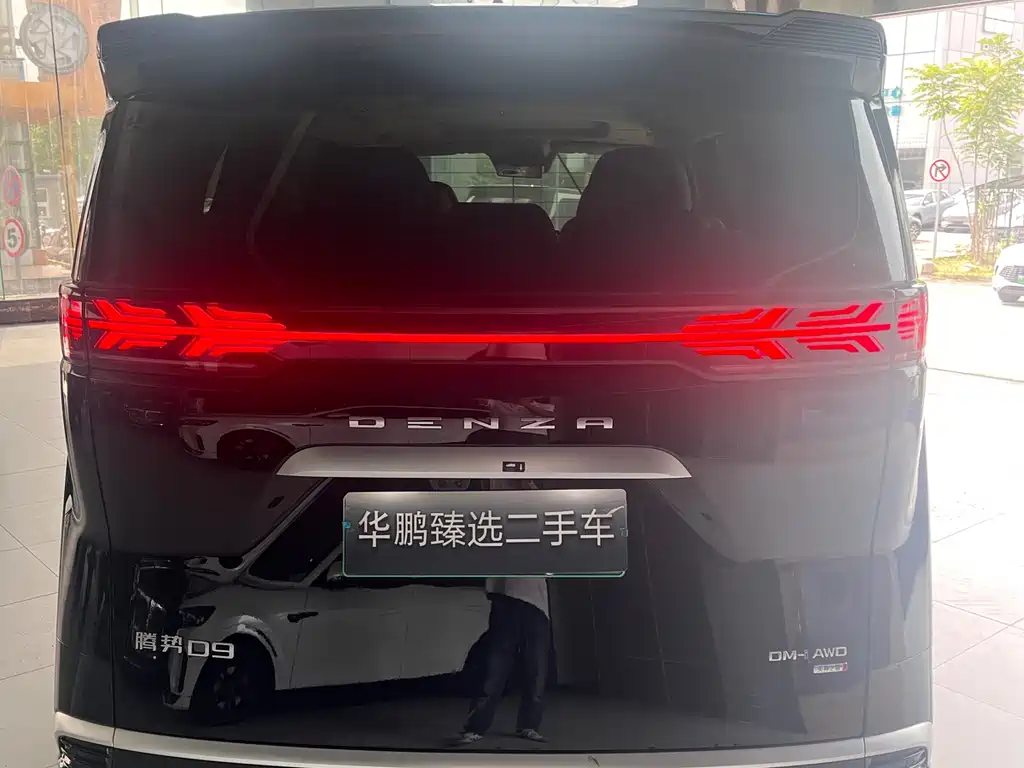 Denza D9 DM-i Smart Drive 1020 4 WD Flagship