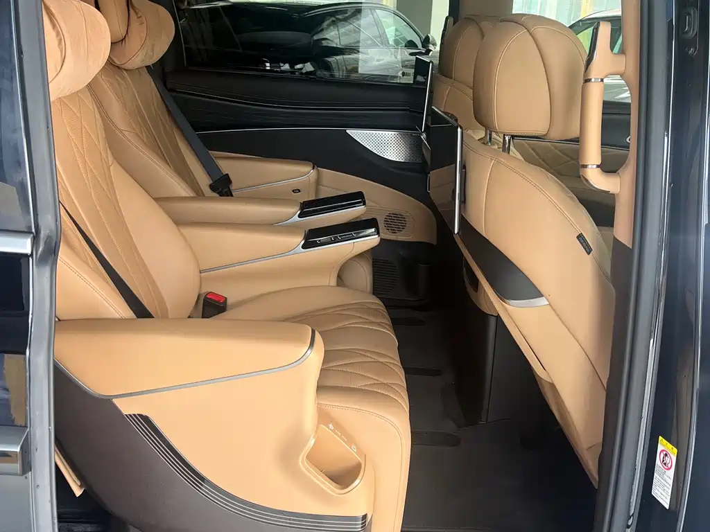 Denza D9 DM-i Smart Drive 1020 4 WD Flagship