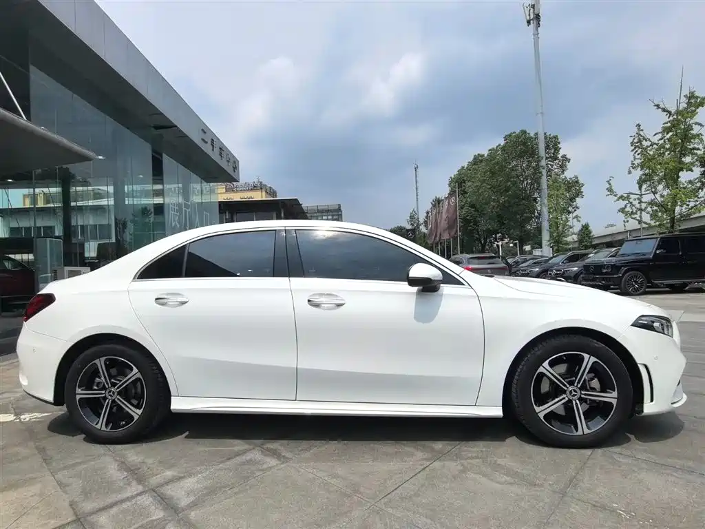 Mercedes-Benz A-Class Facelift II A 200 L Sport Sedan Fashion