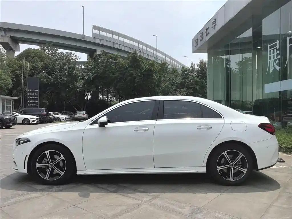 Mercedes-Benz A-Class Facelift II A 200 L Sport Sedan Fashion