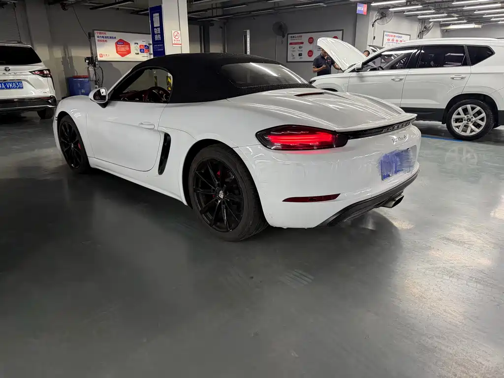 Porsche 718 Boxster 2.0 T