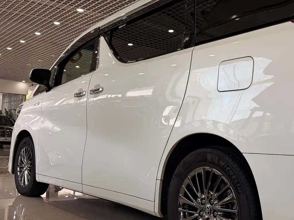 Alphard Dual Engine 2.5 L Luxury