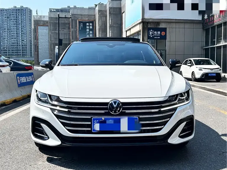 Volkswagen VW CC 380 TSI Dazzling Public Enjoyment