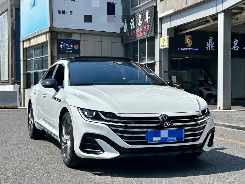 VW CC 380 TSI Dazzling Public Enjoyment