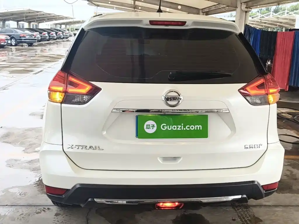 X-Trail Classic 2.0 L 2 WD Connected Premium Enjoyment