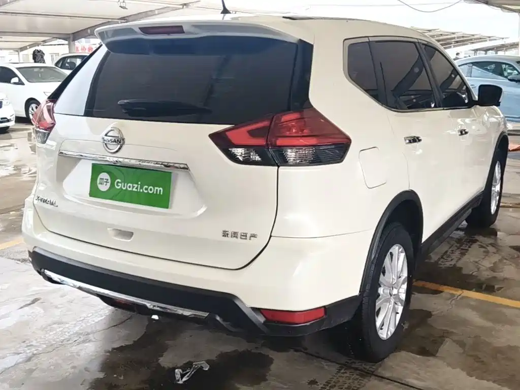 X-Trail Classic 2.0 L 2 WD Connected Premium Enjoyment