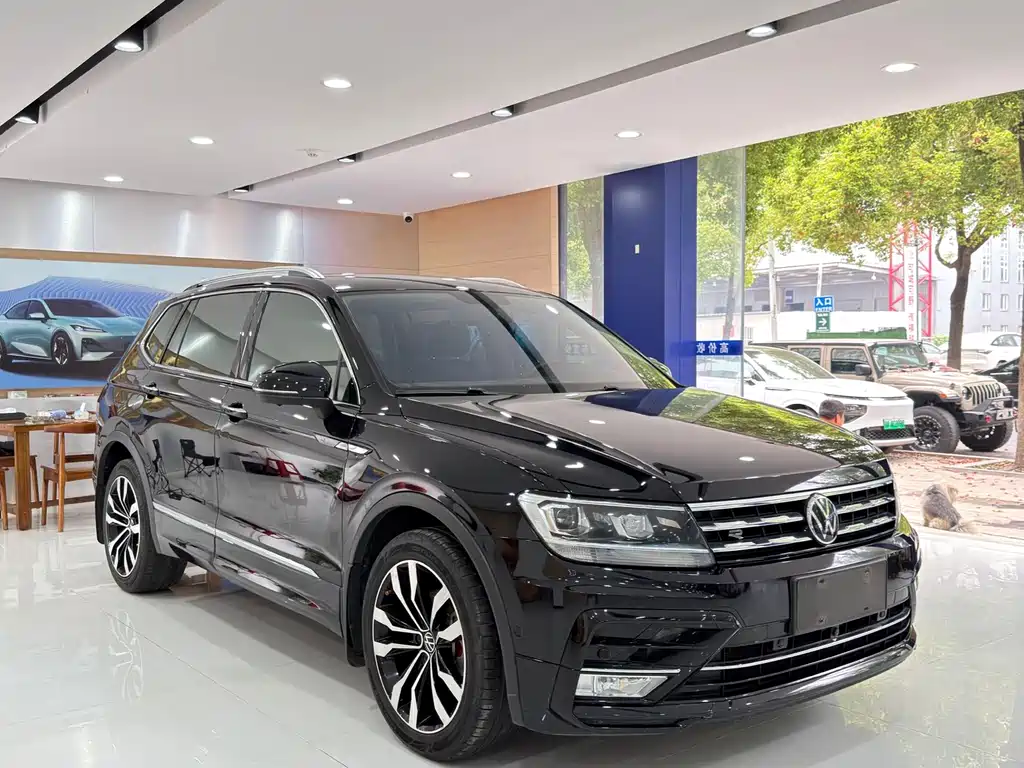 Tiguan L 330 TSI Auto 2 WD R-Line Premium