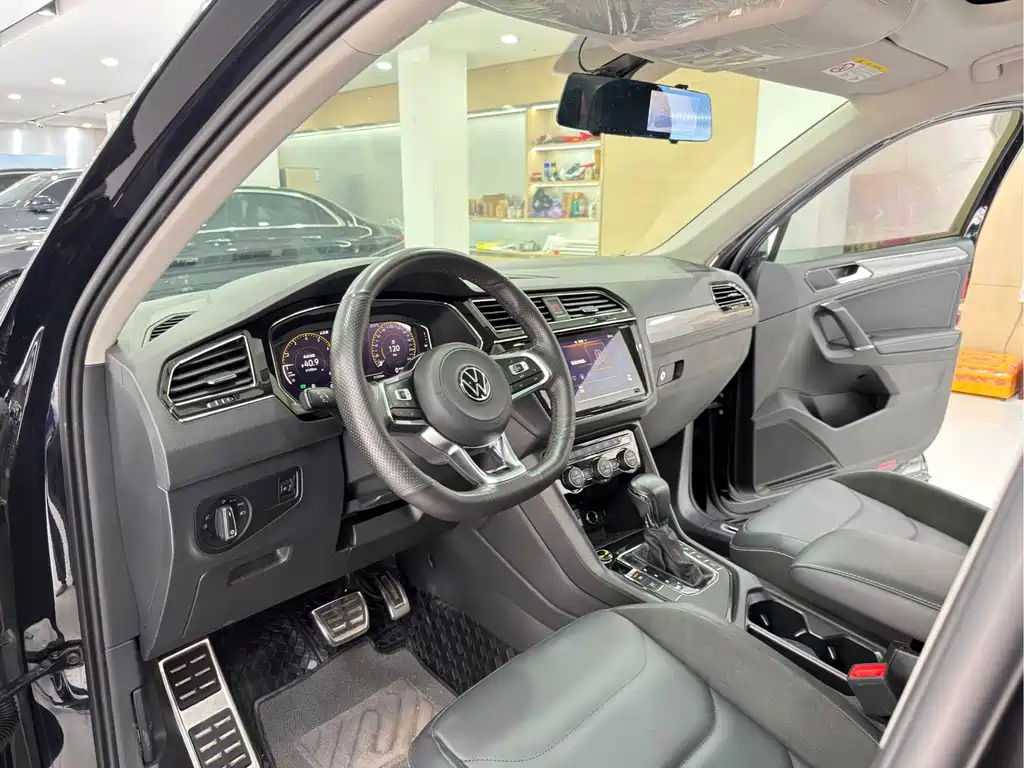 Tiguan L 330 TSI Auto 2 WD R-Line Premium