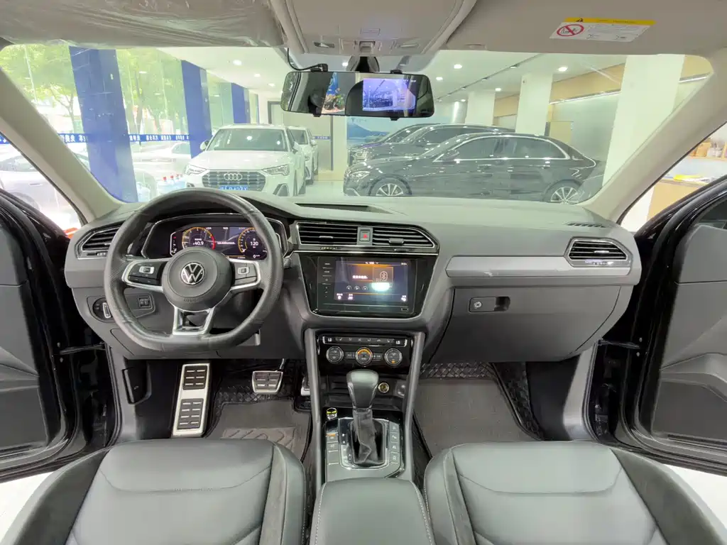 Tiguan L 330 TSI Auto 2 WD R-Line Premium