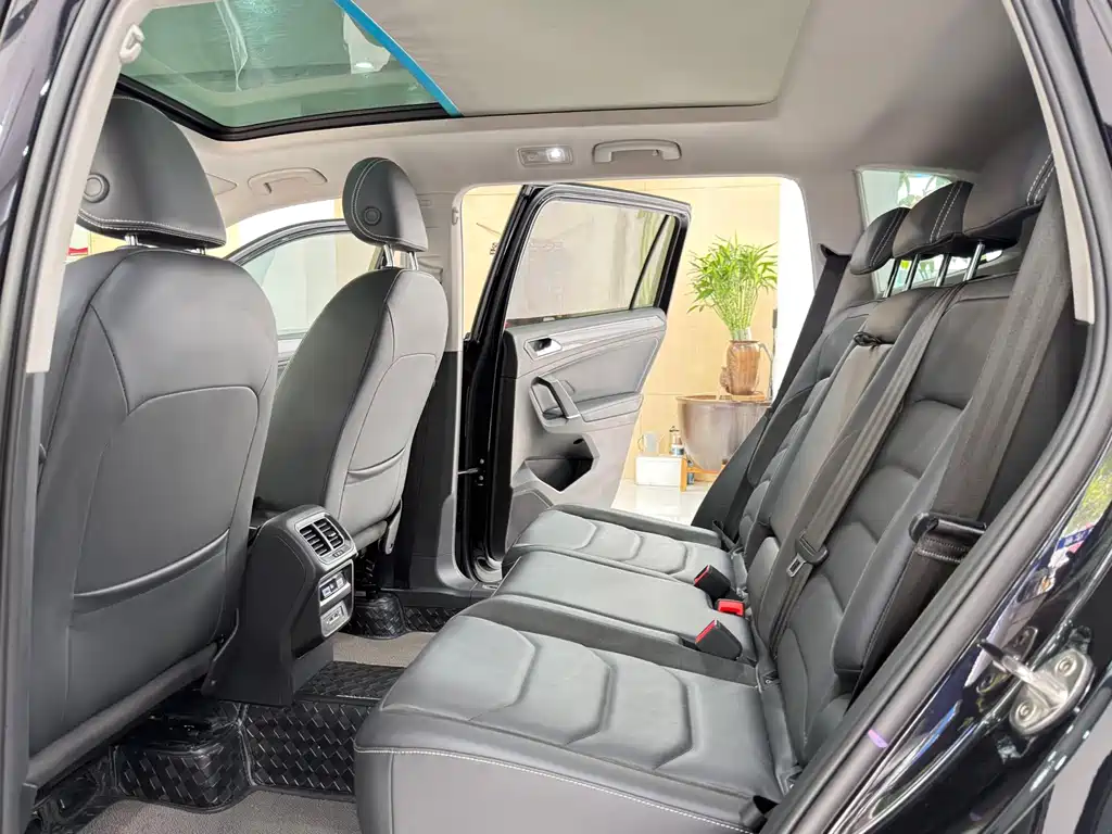 Tiguan L 330 TSI Auto 2 WD R-Line Premium