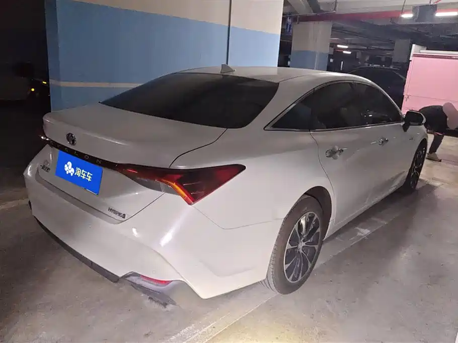 Avalon Dual Engine 2.5 L Luxury