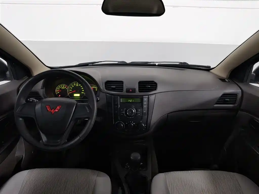 Wuling Hongguang 1.2 L S Basic CN-VI LSI