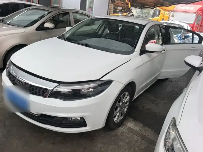 Qoros 3 Sedan 1.6 L Auto Leading