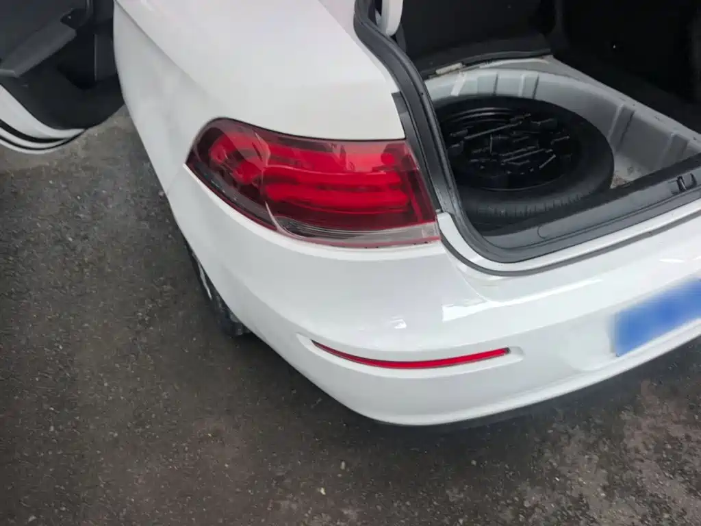 Qoros 3 Sedan 1.6 L Auto Leading
