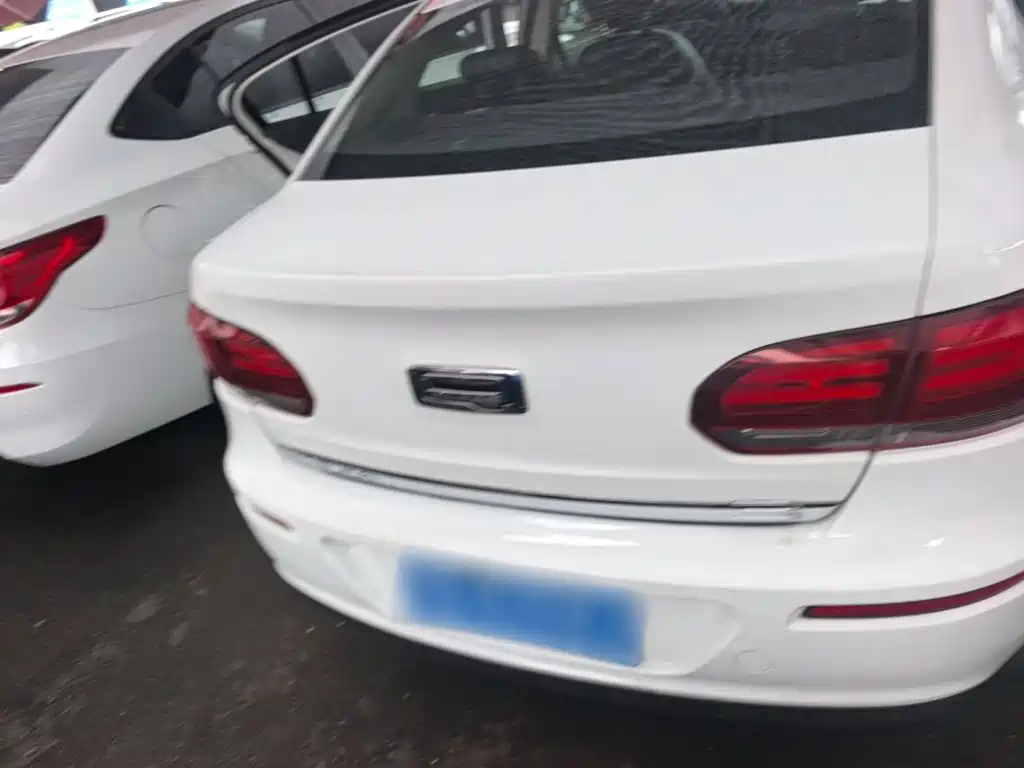 Qoros 3 Sedan 1.6 L Auto Leading