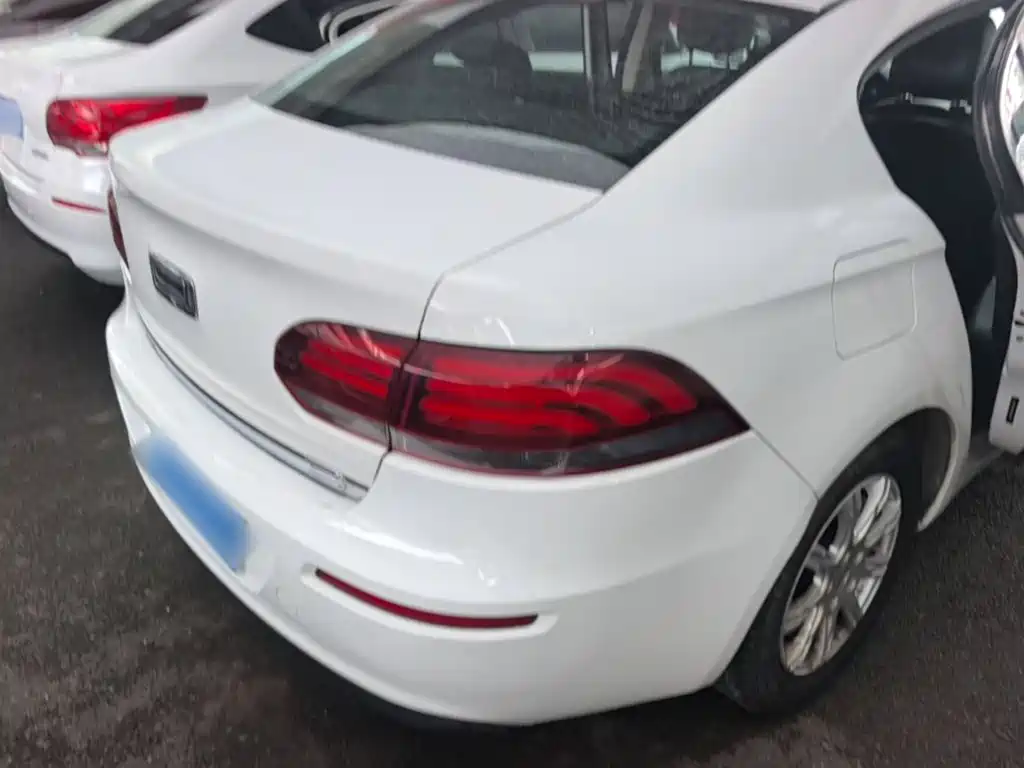 Qoros 3 Sedan 1.6 L Auto Leading