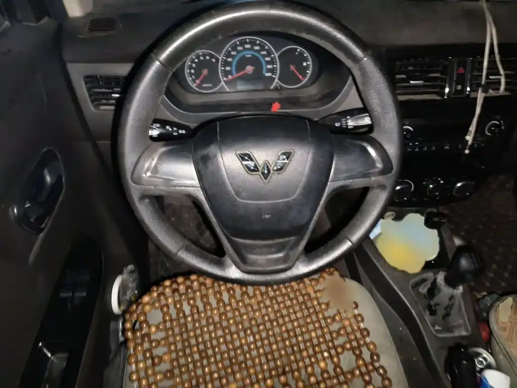Wuling Rongguang V 1.2 L Standard