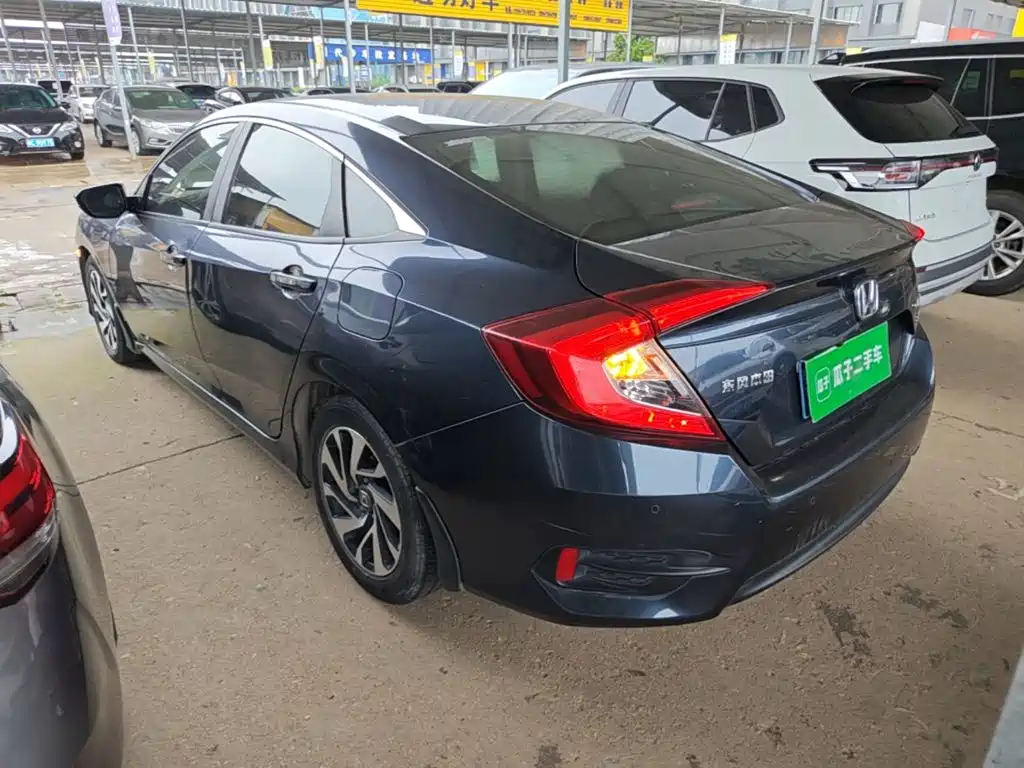 Civic 220 TURBO CVT Luxury