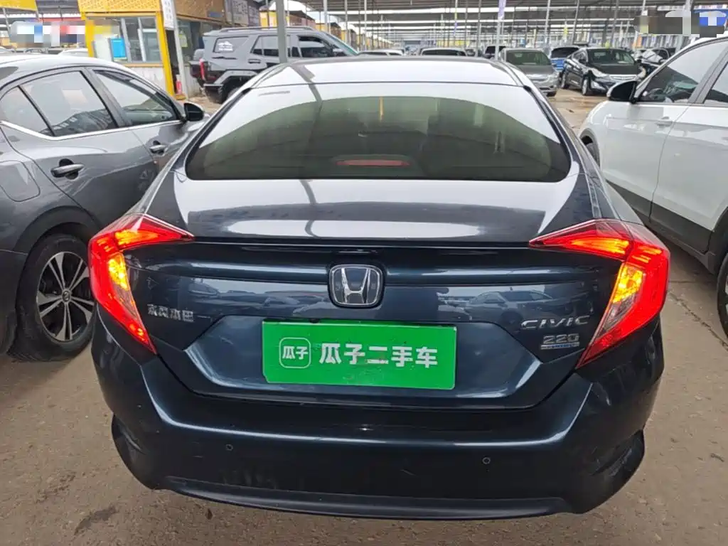 Civic 220 TURBO CVT Luxury