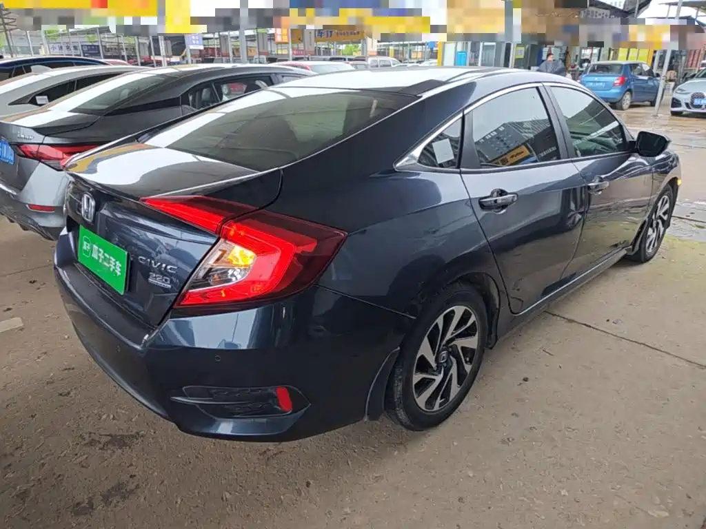 Civic 220 TURBO CVT Luxury