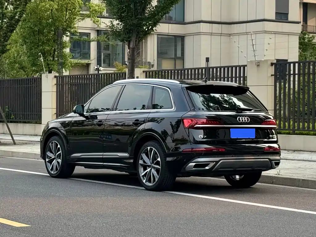 Audi Q7 55 TFSI quattro S line Sport