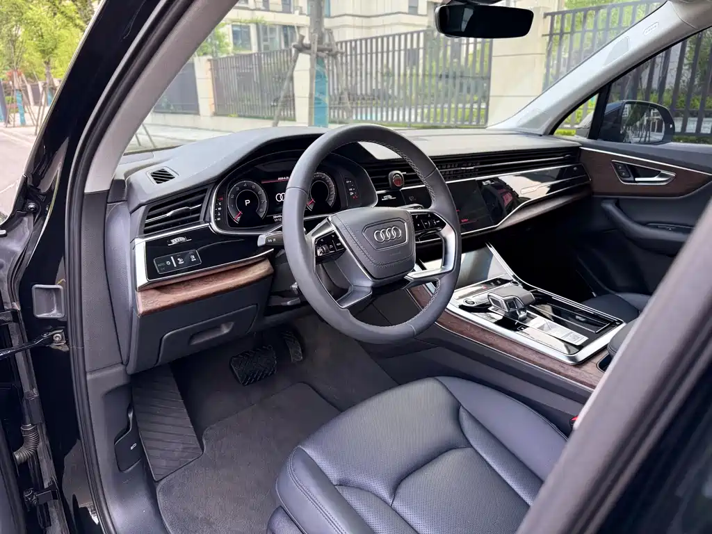 Audi Q7 55 TFSI quattro S line Sport