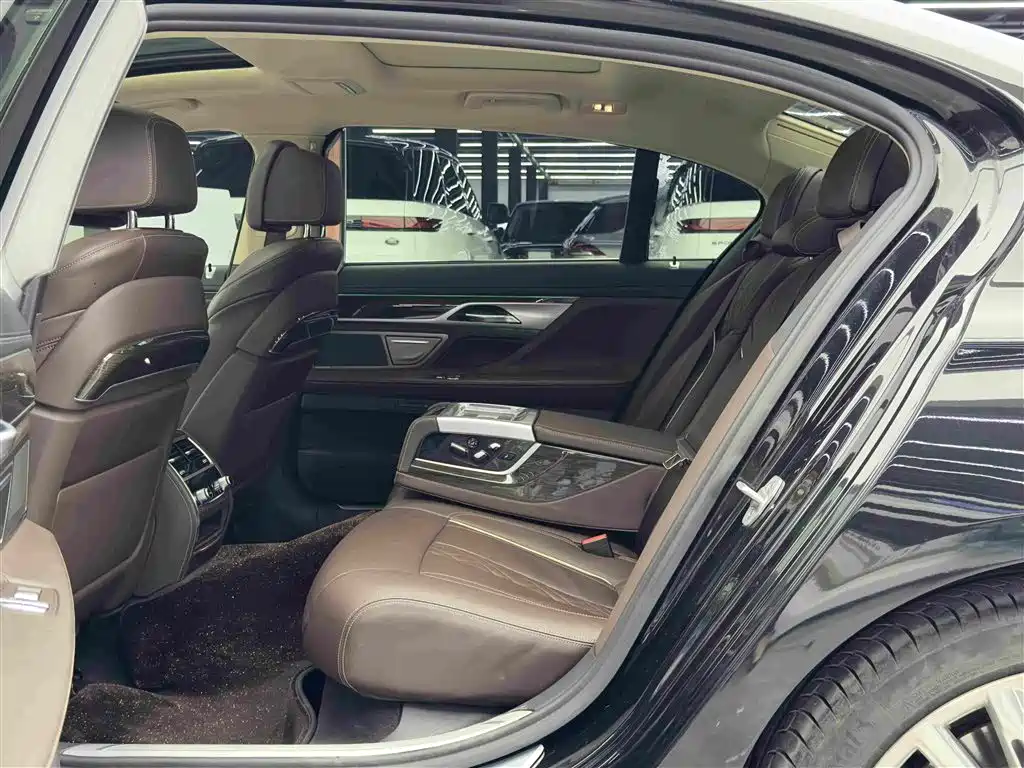 BMW 7 Series 730 Li Luxury Package