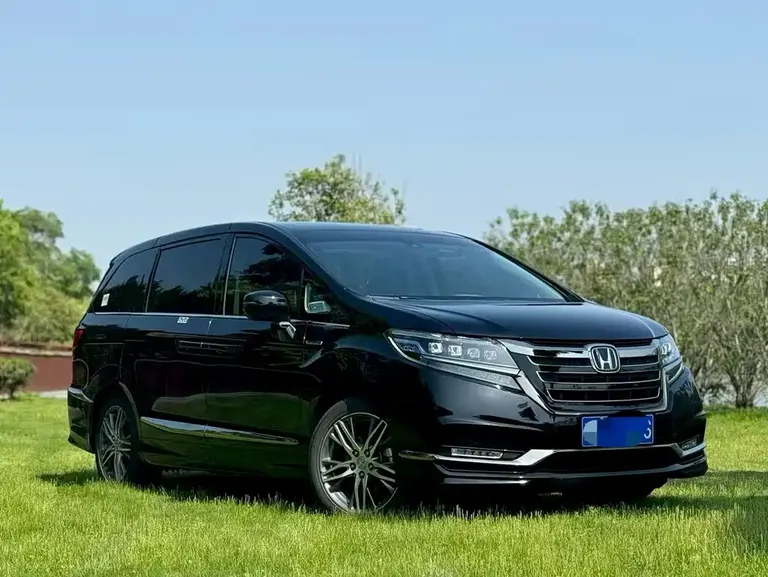 Honda Elysion 2.0 L Hybrid Luxury