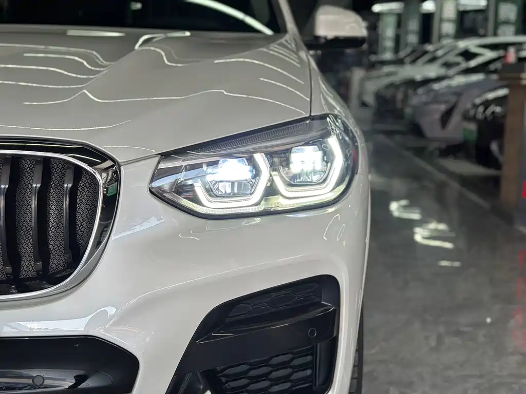 BMW X3 xDrive30 i Leading M Sport Package