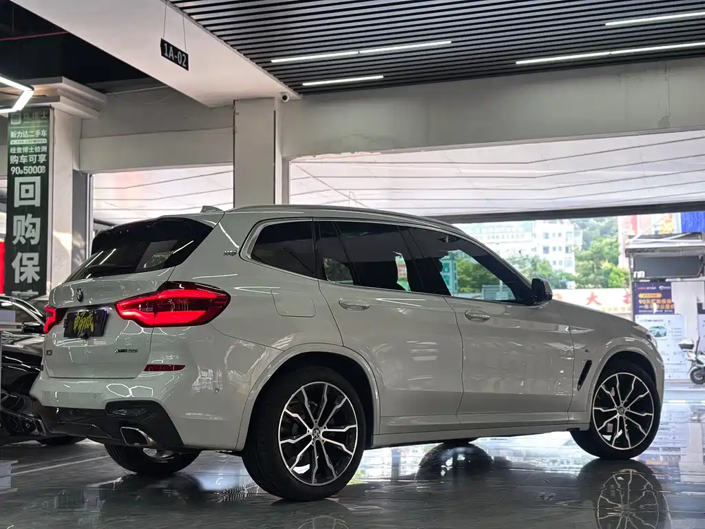 BMW X3 xDrive30 i Leading M Sport Package