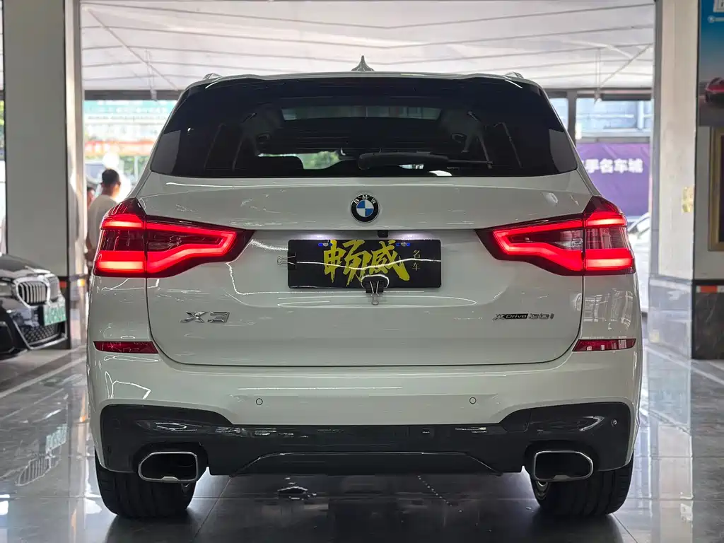 BMW X3 xDrive30 i Leading M Sport Package