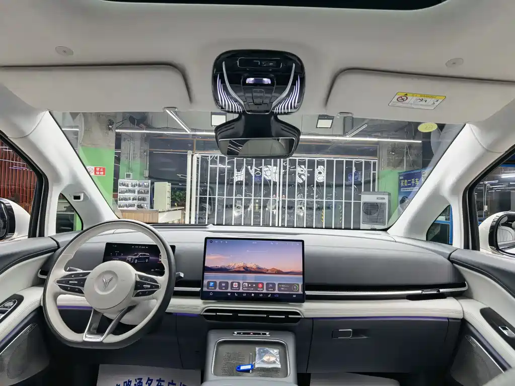 Voyah Dreamer PHEV 4 WD Flagship Qiankun