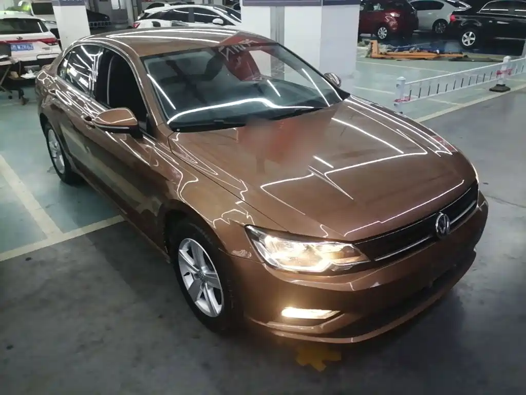 Lamando 230 TSI DSG Style