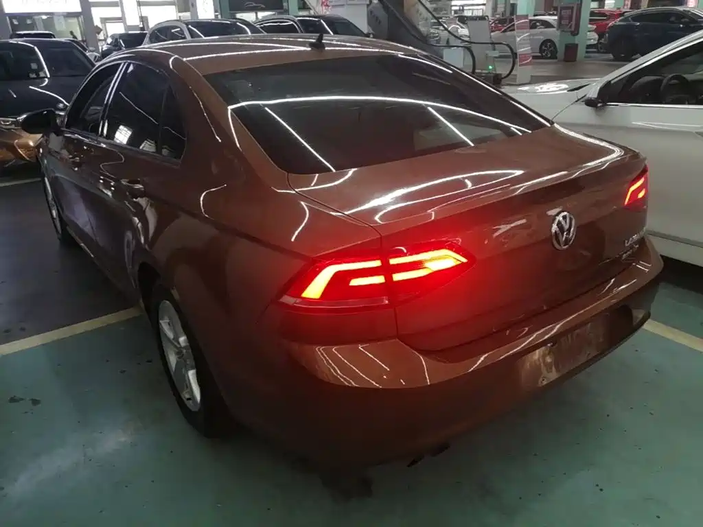 Lamando 230 TSI DSG Style