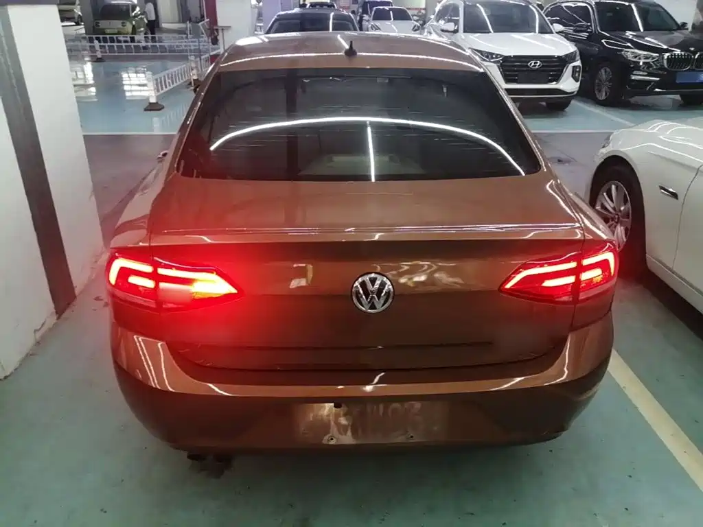 Lamando 230 TSI DSG Style