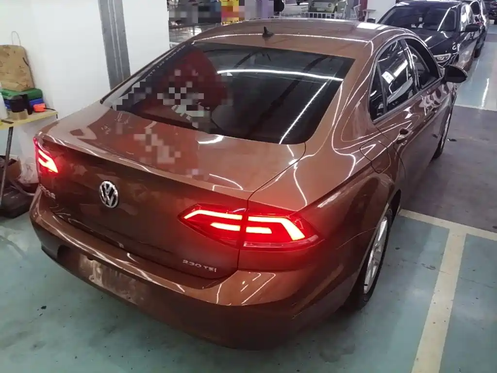 Lamando 230 TSI DSG Style